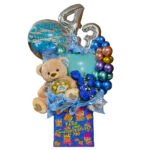 caja de cumpleaños , con peluches rosas globos con el nro de su preferencia , chocolates y globos personalizado