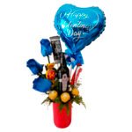 Caja con rosas globos y botella de vino mini