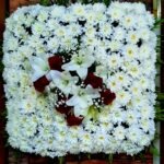 Corona cuadrada para condolencia