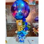Arreglo de rosas con globo azul