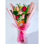 Arreglo 5 rosas con ferrero