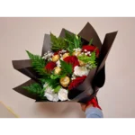 Arreglo de rosas con Ferrero
