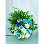 Arreglo condolencias de rosas azules