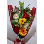 Ramo de rosas blancas y rojas