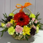 Cesta del día de las madres con gypso y mini claveles