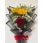 Dúo de rosas y girasol